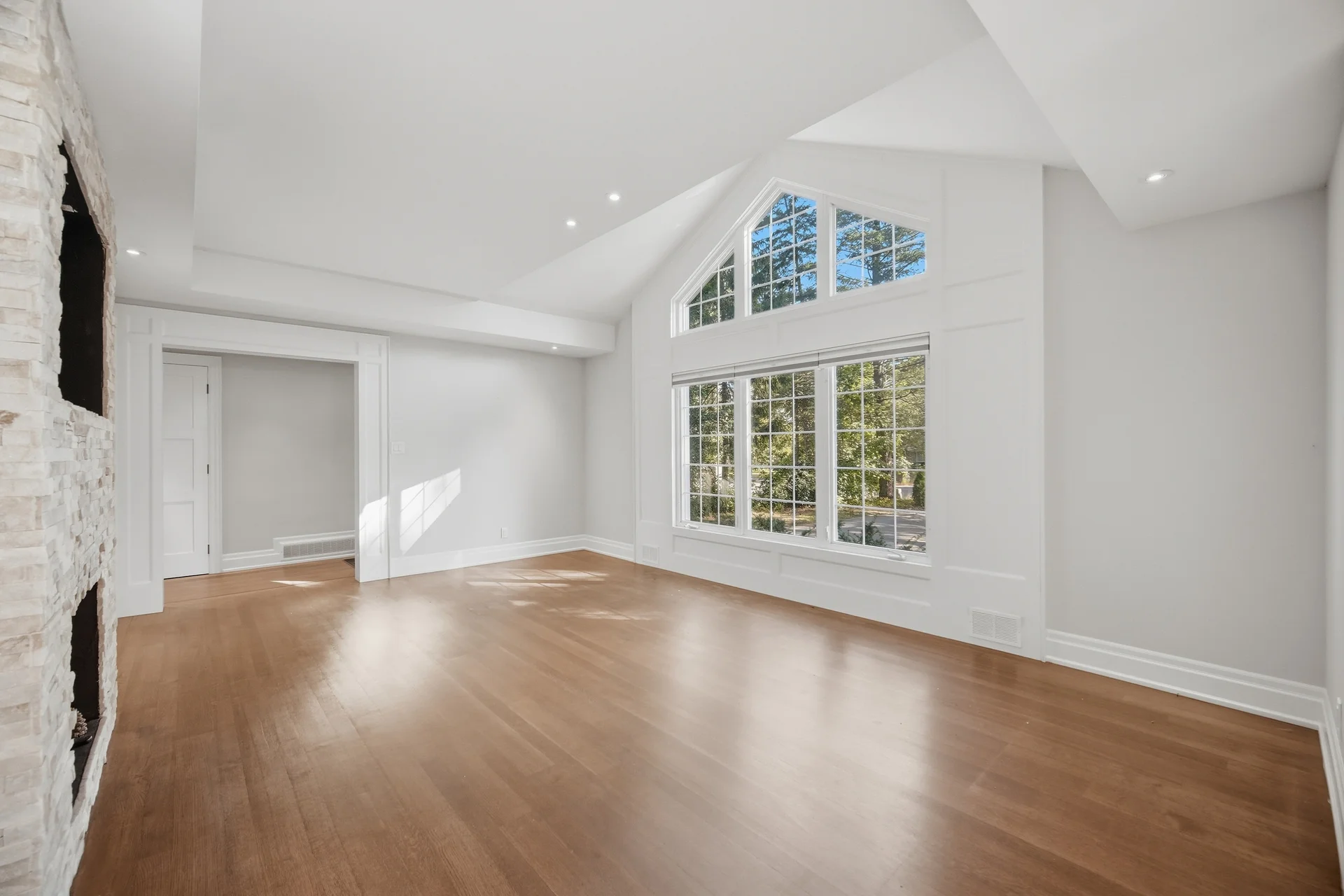 1037 Lakeshore Road West, Oakville - photo 24