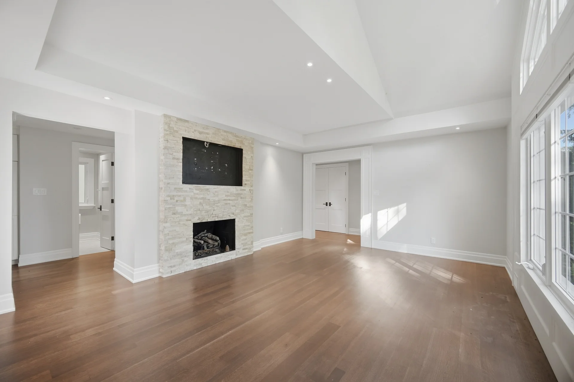 1037 Lakeshore Road West, Oakville - photo 25