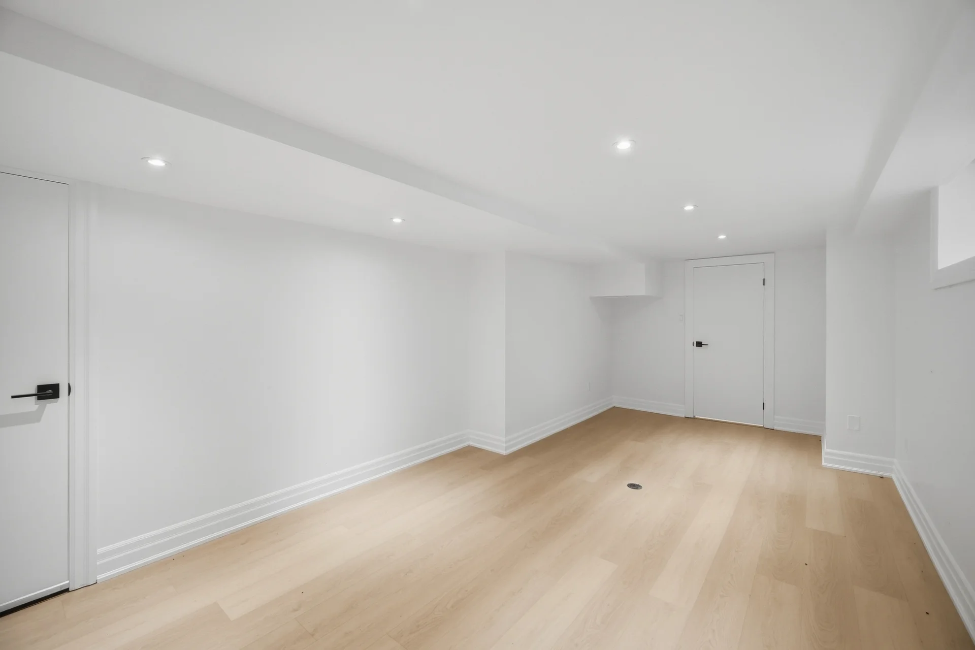 1037 Lakeshore Road West, Oakville - photo 69