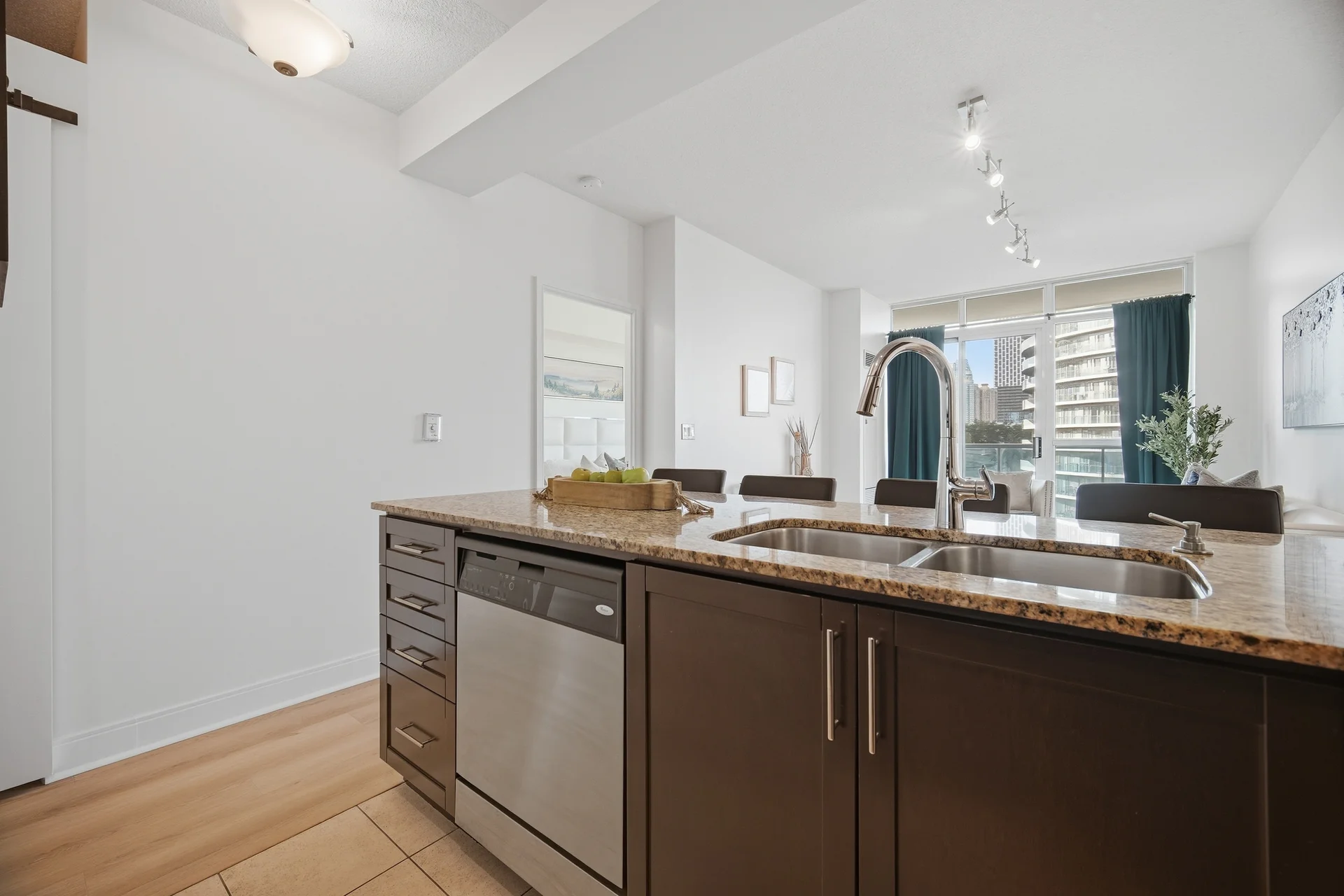 #607-80 Absolute Avenue, Mississauga - photo 19