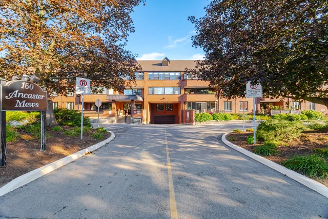 #320-150 Wilson Street West, Ancaster