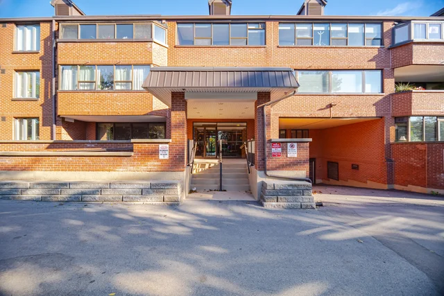 #320-150 Wilson Street West, Ancaster - photo 2
