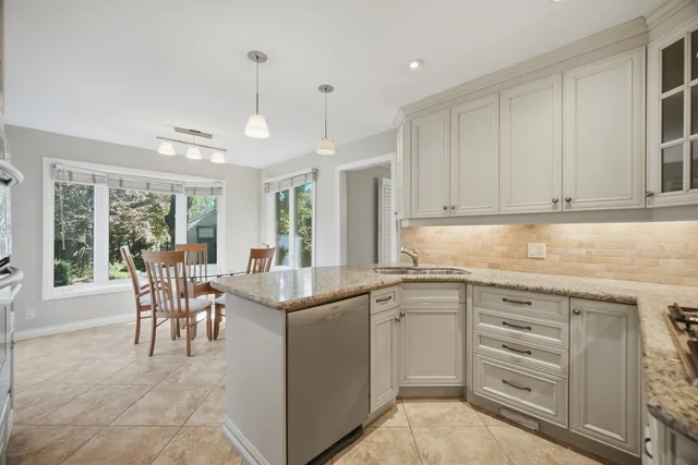 1572 Maple Ridge Drive, Mississauga - photo 19
