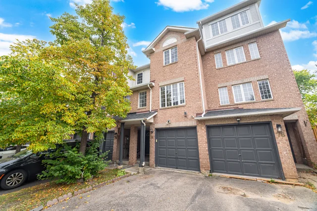 74 Spadina Road, Brampton - photo 2