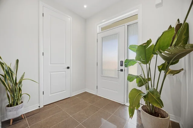 94 Settlers Road East, Oakville - photo 3
