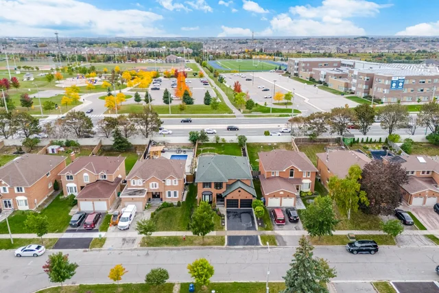 28 Corkett Drive, Brampton - photo 3