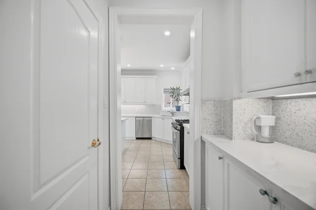 4 Castle Mountain Drive, Brampton - photo 30