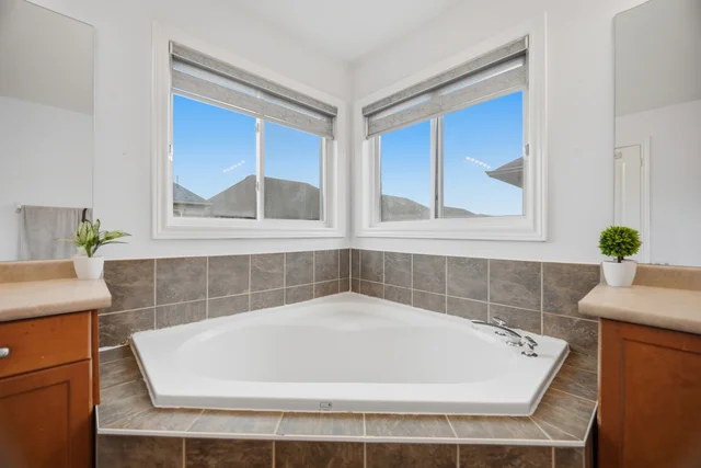 4 Castle Mountain Drive, Brampton - photo 47