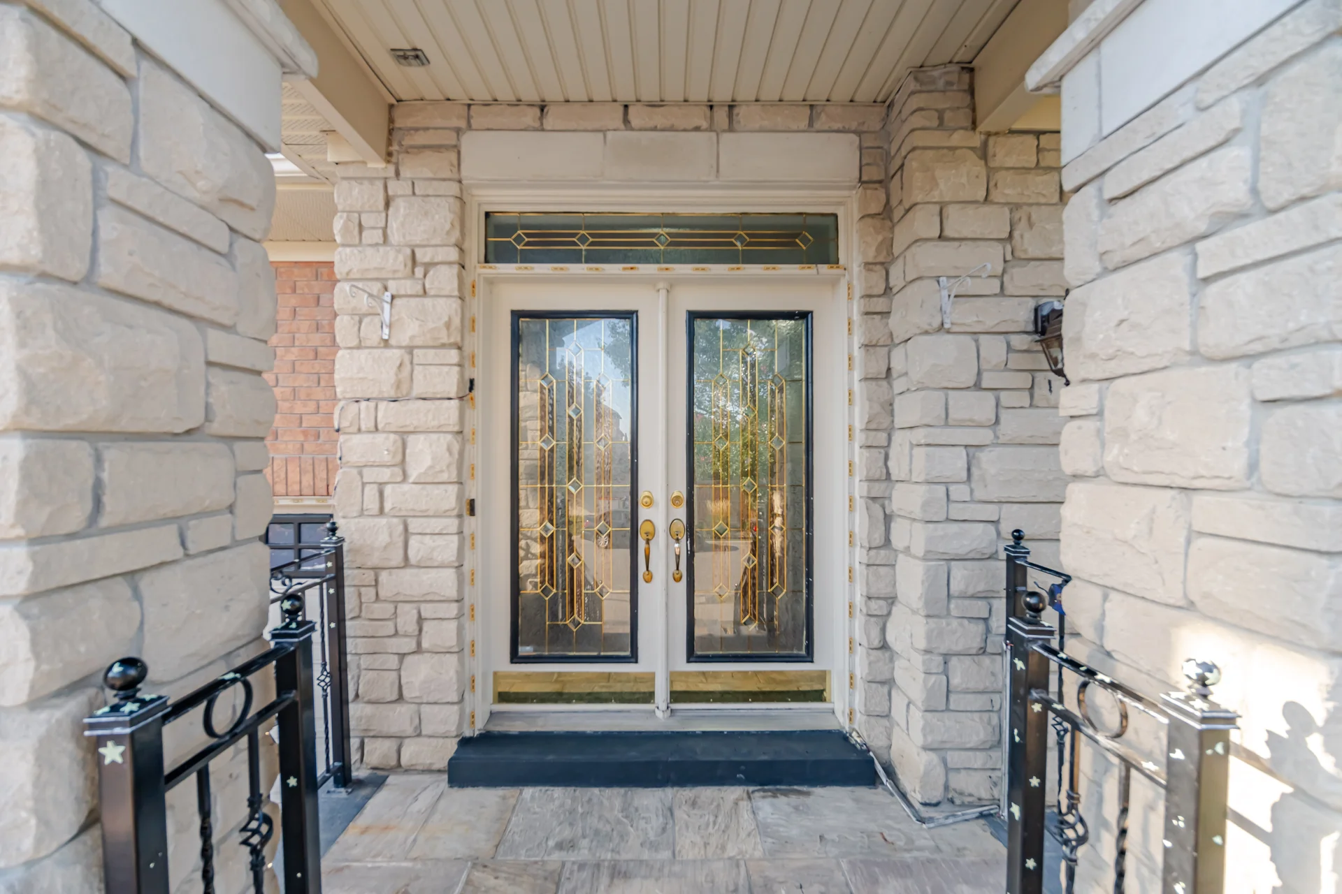 4 Castle Mountain Drive, Brampton - photo 9