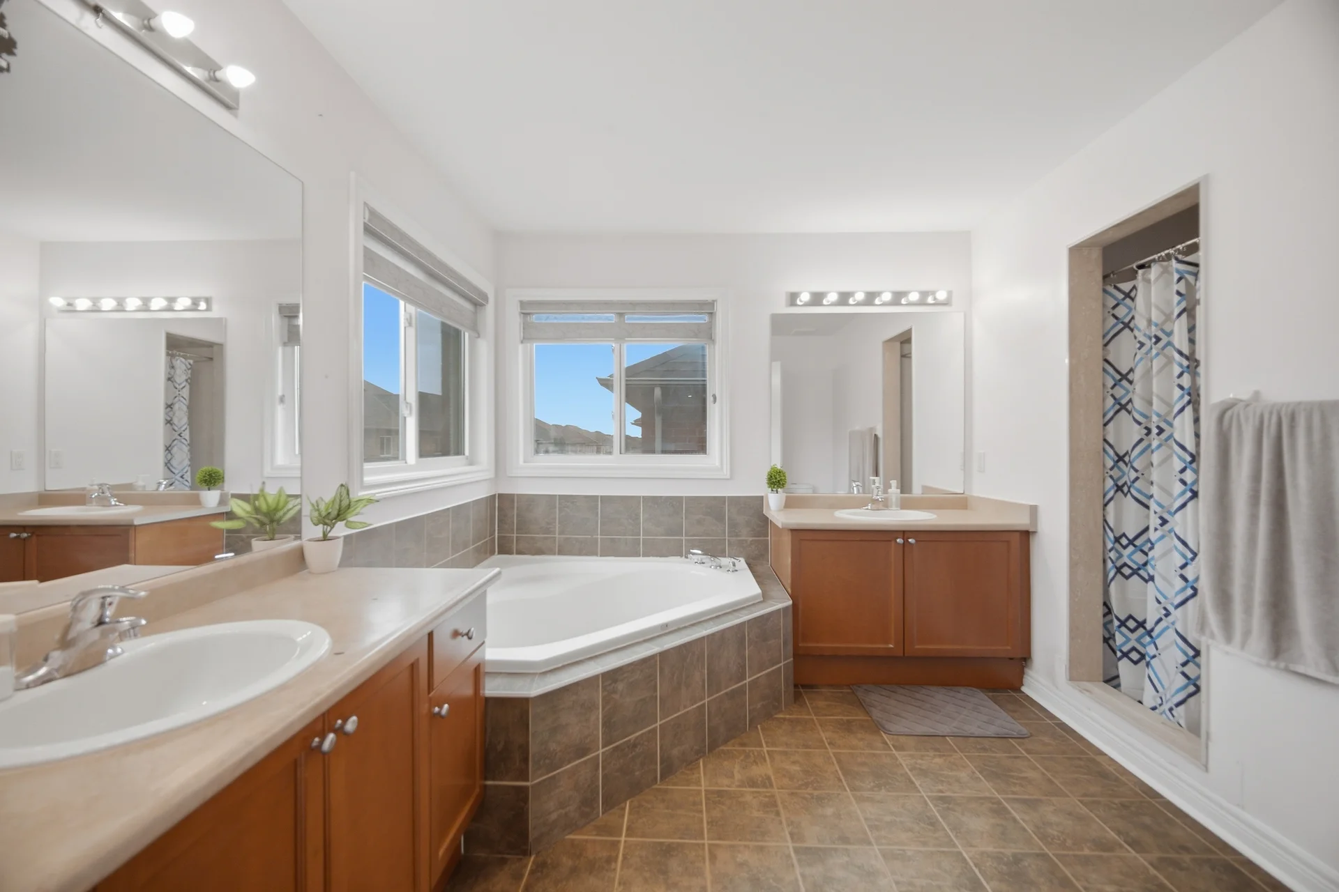4 Castle Mountain Drive, Brampton - photo 45