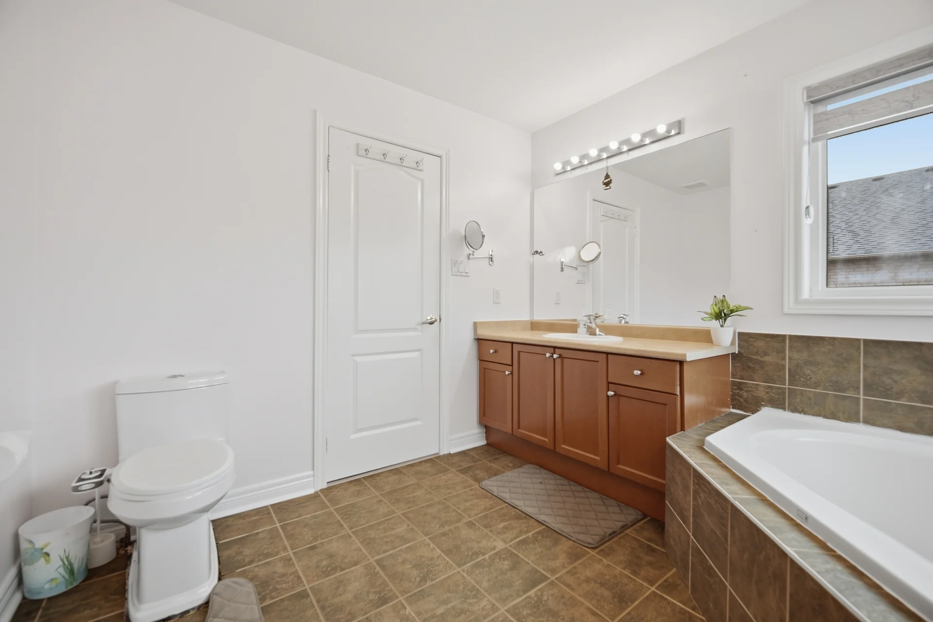 4 Castle Mountain Drive, Brampton - photo 46
