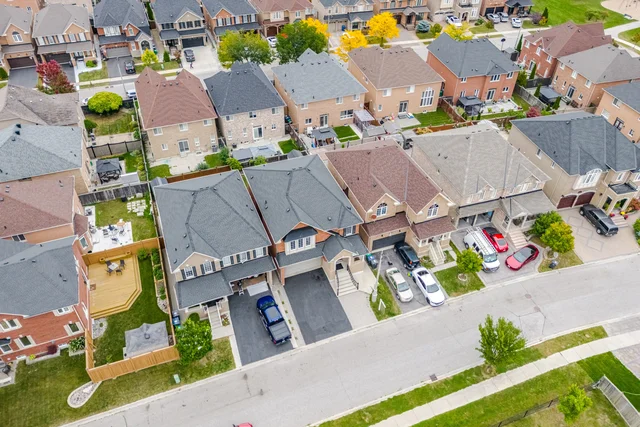 39 Hadfield Circle, Brampton - photo 3