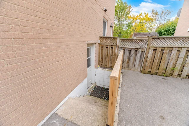 75 Cloverdale Drive, Brampton - photo 37