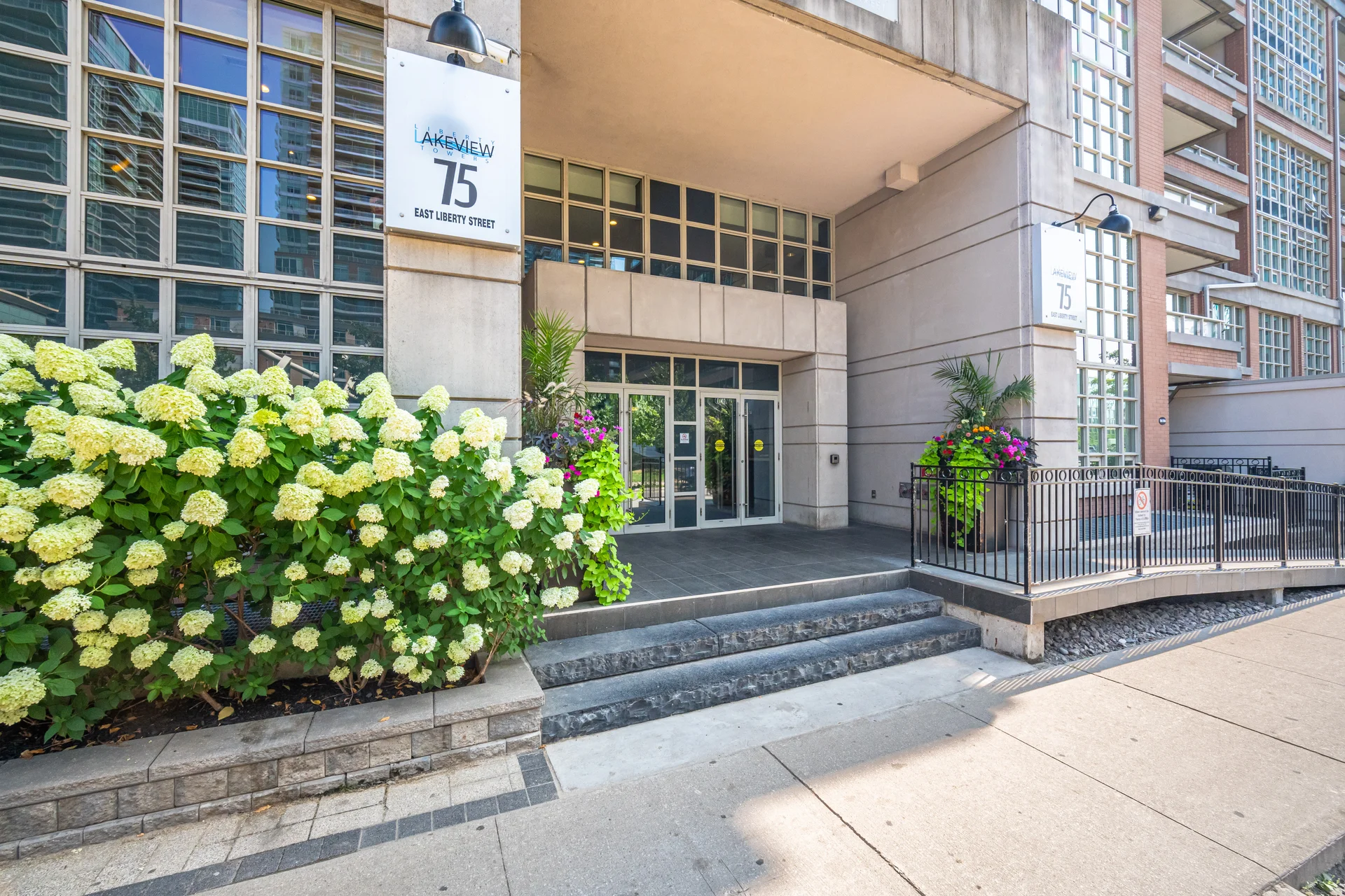 #501-75 East Liberty Street, Toronto - photo 2