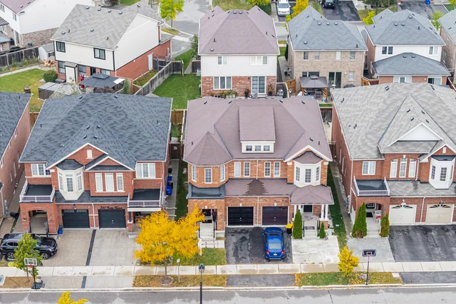 381 Cedric Terrace, Milton