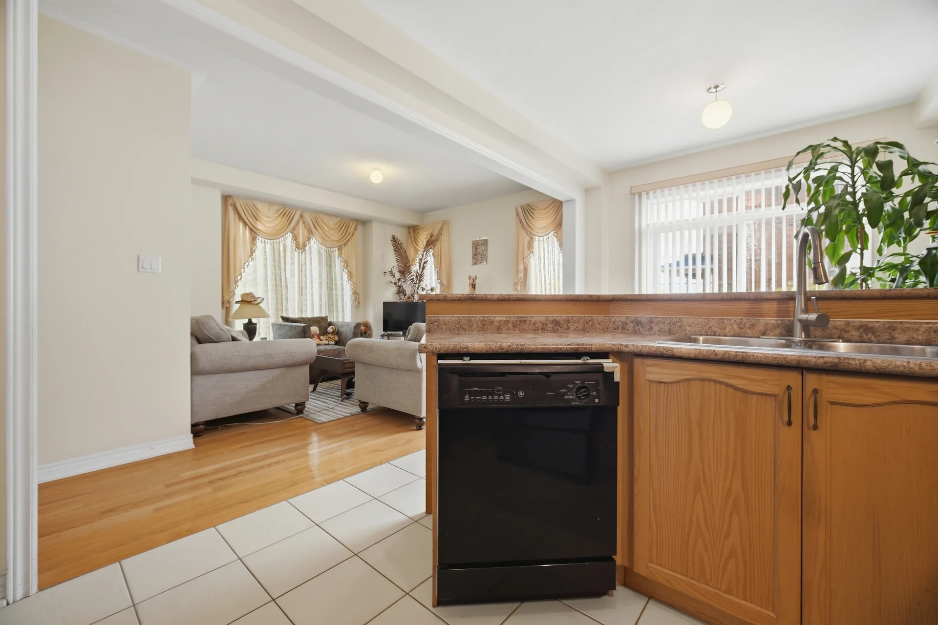 65 Connolly Crescent, Brampton - photo 11