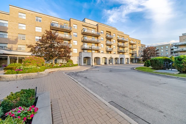 #304-2504 Rutherford Road, Vaughan - photo 3