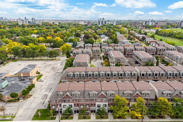 1860 Burnhamthorpe Road East, Mississauga - photo 2