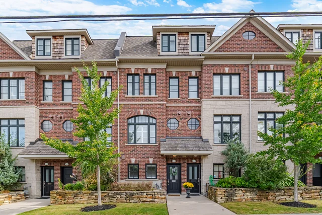 1860 Burnhamthorpe Road East, Mississauga - photo 10