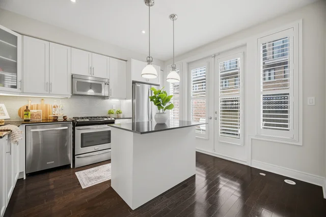 1860 Burnhamthorpe Road East, Mississauga - photo 20