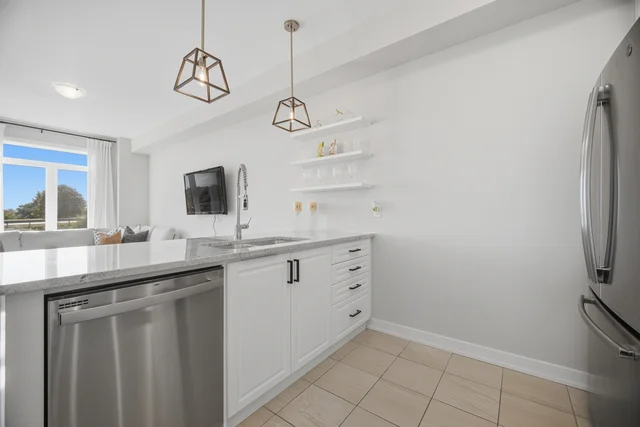 #69-590 North Service Road, Stoney Creek - Hamilton - photo 18