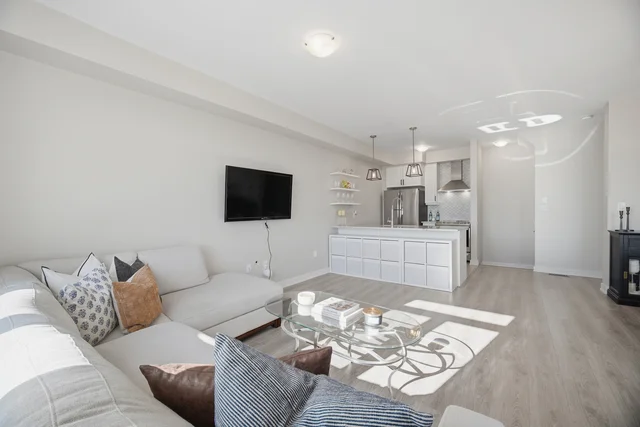 #69-590 North Service Road, Stoney Creek - Hamilton - photo 33