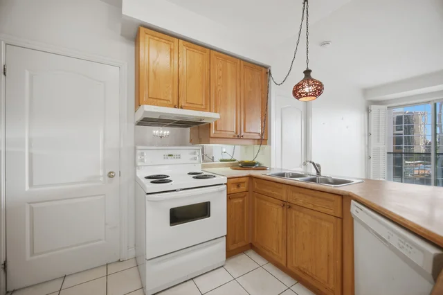 #901-2 Aberfoyle Crescent, Etobicoke - photo 8