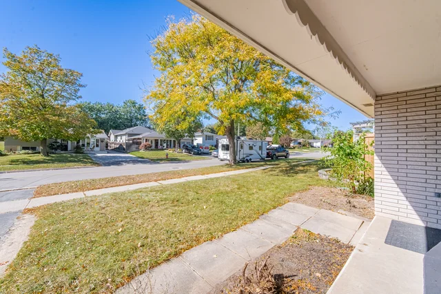 2134 Meadowbrook Road, Burlington - photo 8