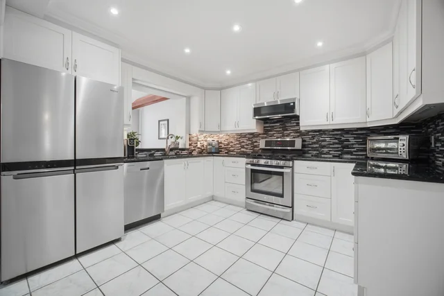 52 Bengal Court, North York - photo 8