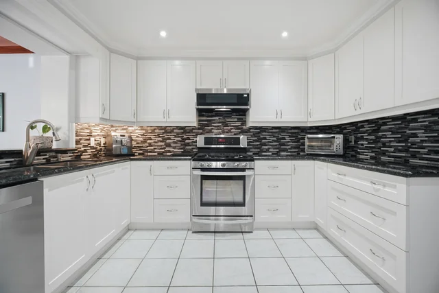 52 Bengal Court, North York - photo 9