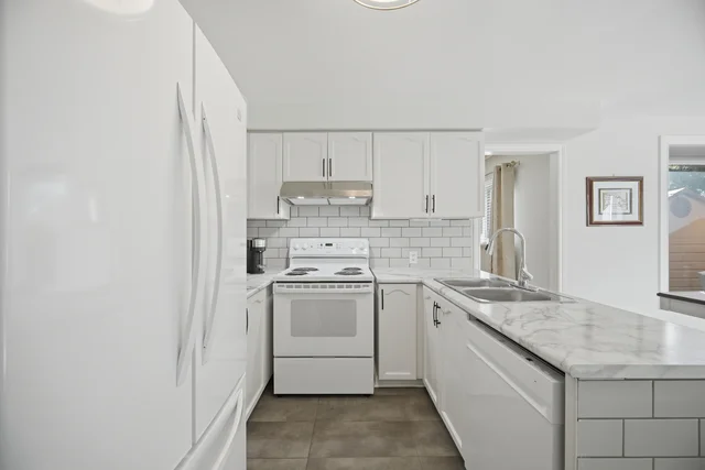 98 De Rose Avenue, Bolton - photo 20
