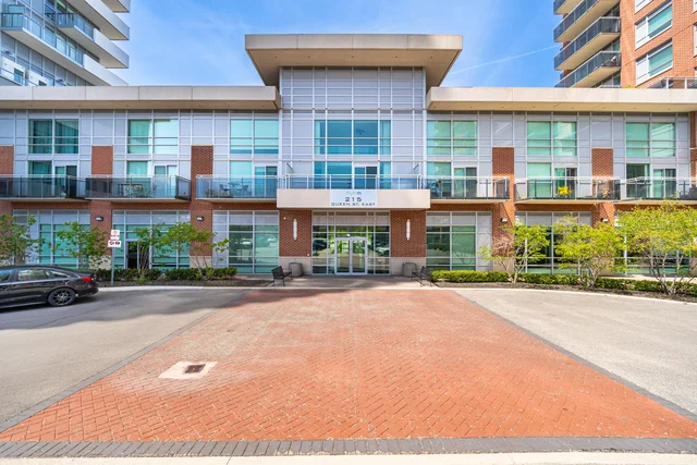 #1601-215 Queen Street East, Brampton - photo 2