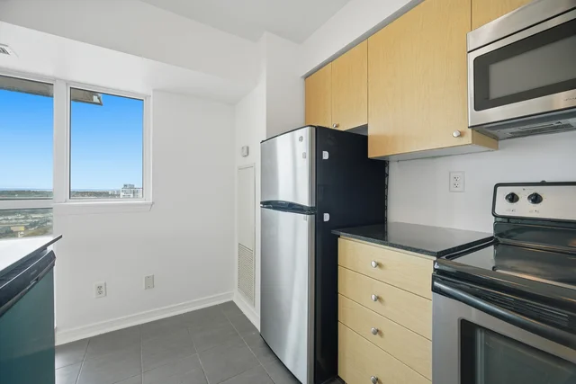 #1601-215 Queen Street East, Brampton - photo 13