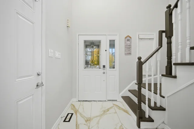 108 Gwillimbury Drive, Bradford - photo 7