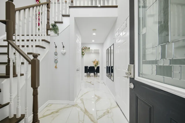 108 Gwillimbury Drive, Bradford - photo 8