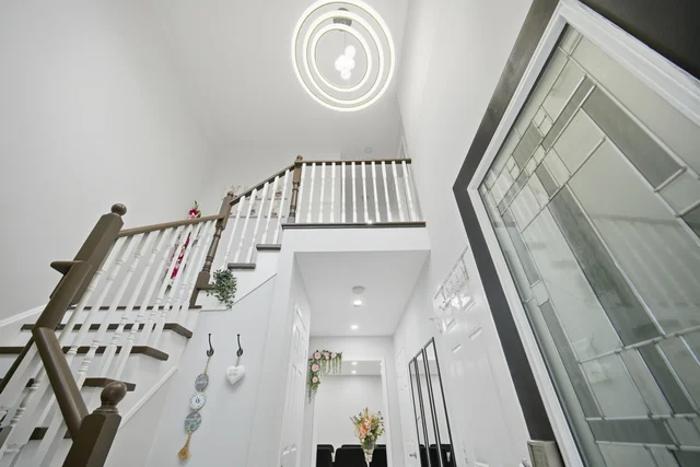 108 Gwillimbury Drive, Bradford - photo 9