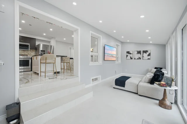108 Gwillimbury Drive, Bradford - photo 17