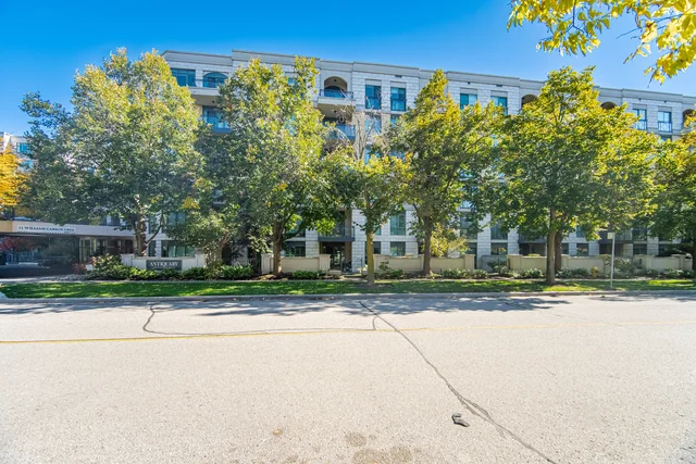 #322-11 William Carson Crescent, North York - photo 2