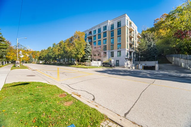 #322-11 William Carson Crescent, North York - photo 3