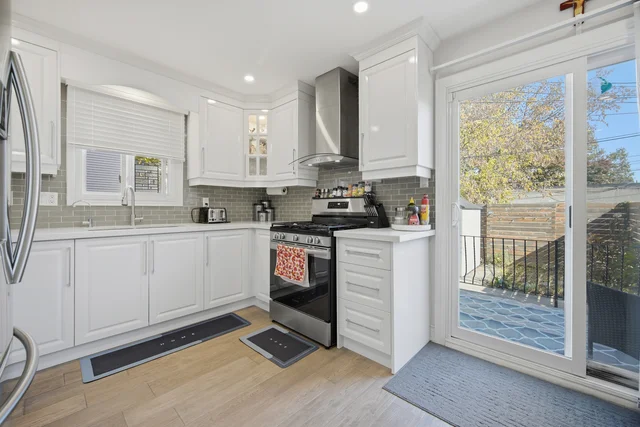 451 Westmoreland Avenue North, Toronto - photo 19