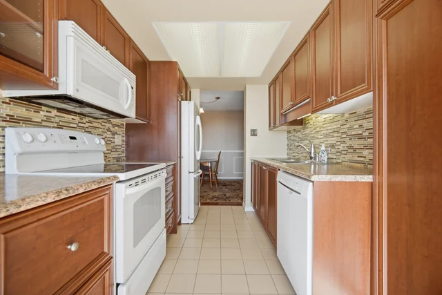 #911-20 Cherrytree Drive, Brampton - photo 18