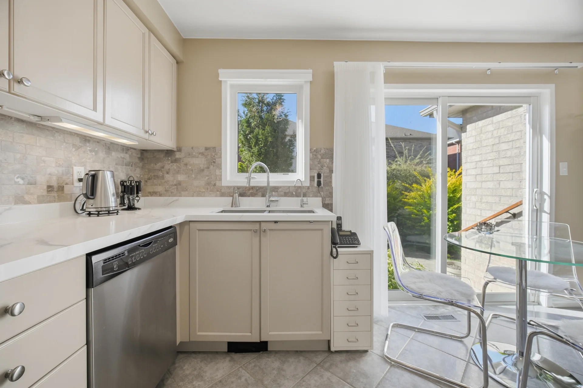 2194 Sutton Drive, Burlington - photo 21