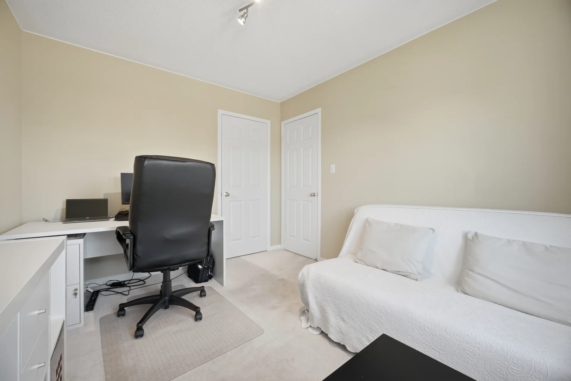 2194 Sutton Drive, Burlington - photo 33