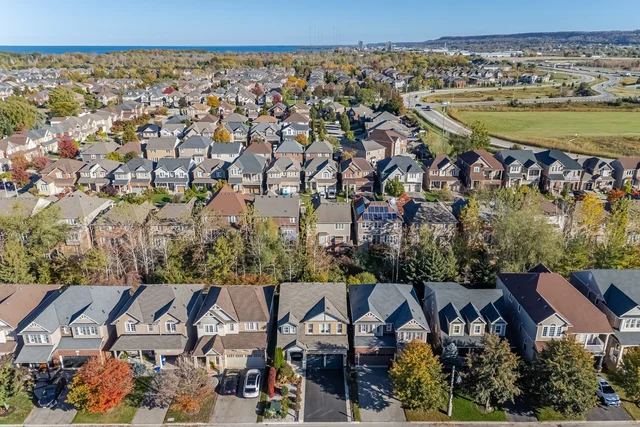 306 Montreal Circle, Stoney Creek - photo 1