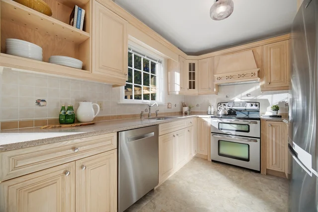 322 Kingsway Place, Milton - photo 28