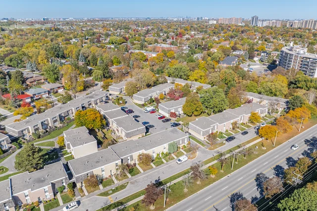 #94-65 Old Burnhamthorpe Road, Etobicoke - photo 2