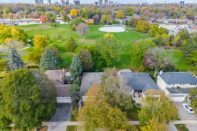 14 Strathdee Drive, Etobicoke - photo 1