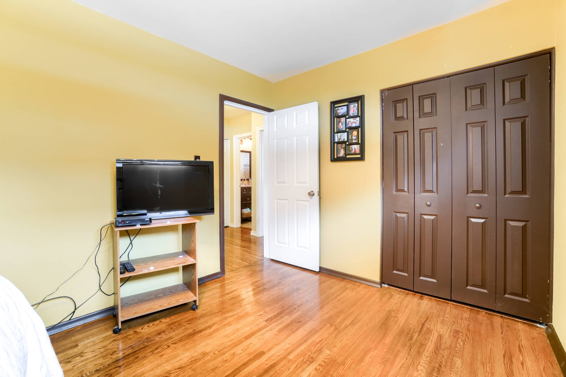 583 Beechwood Street, Oshawa Realmedia Tours