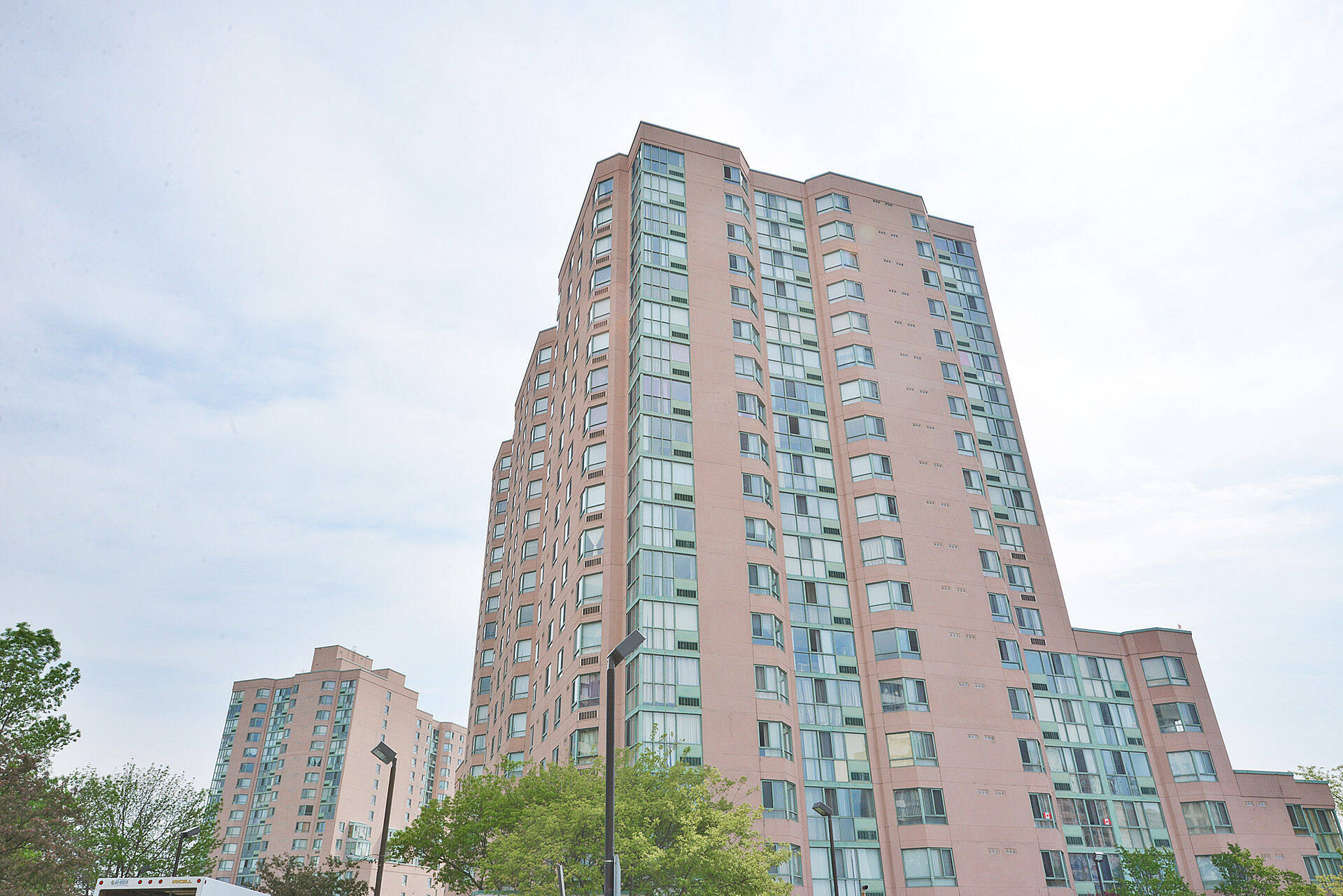 #910-41 Markbrook Lane, Etobicoke - photo 2
