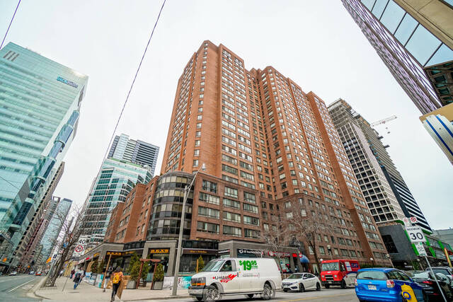 #808-633 Bay Street, Toronto - photo 1